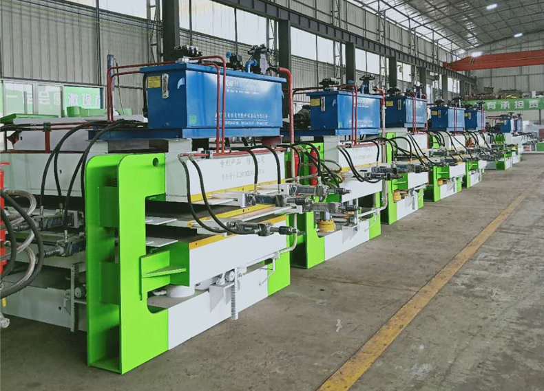 車間拼板熱壓機(jī)采用不銹鋼板，提高使用壽命；四面?zhèn)葔簾o(wú)縫對(duì)接