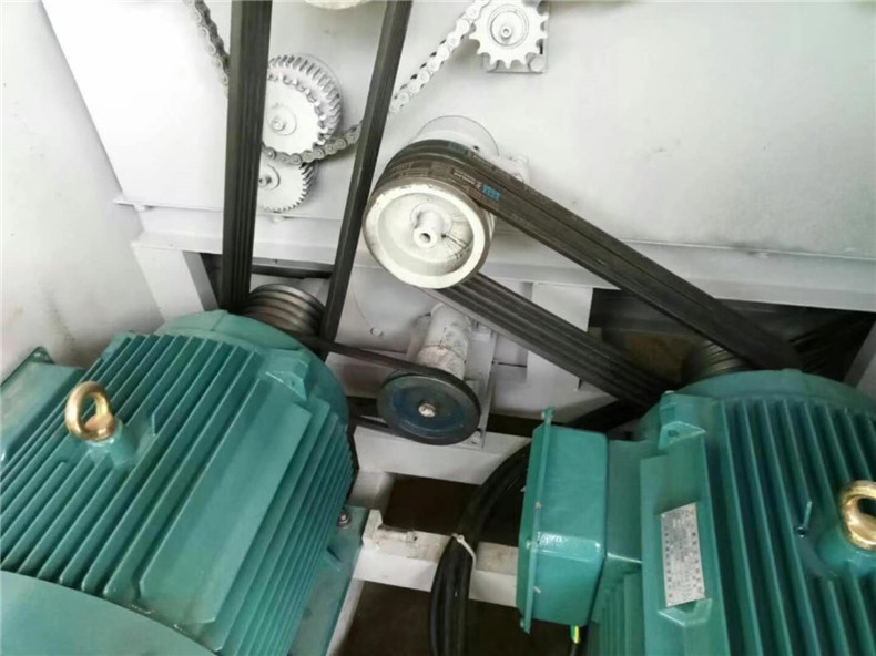 木工多片鋸齒輪齒面磨損：潤滑油不足或油質(zhì)不清潔會造成齒面磨粒磨損，使齒廓改變，側(cè)隙加大，以至由于齒輪過度減薄導致斷齒。